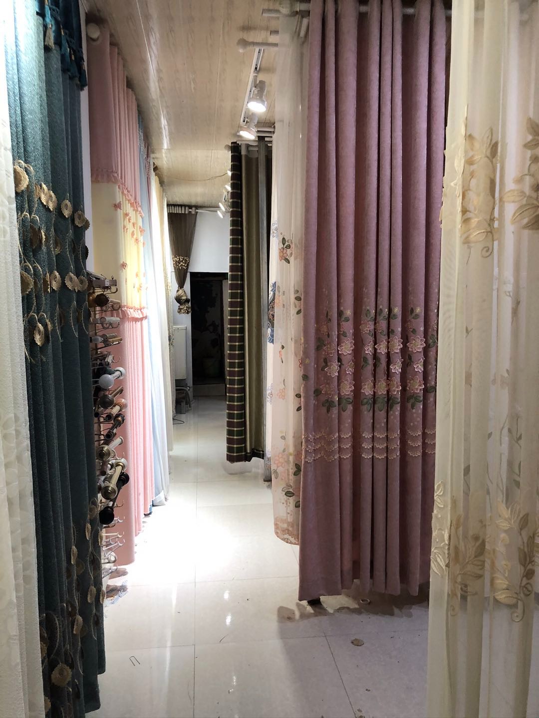 汇川区银杉桥窗帘店转让