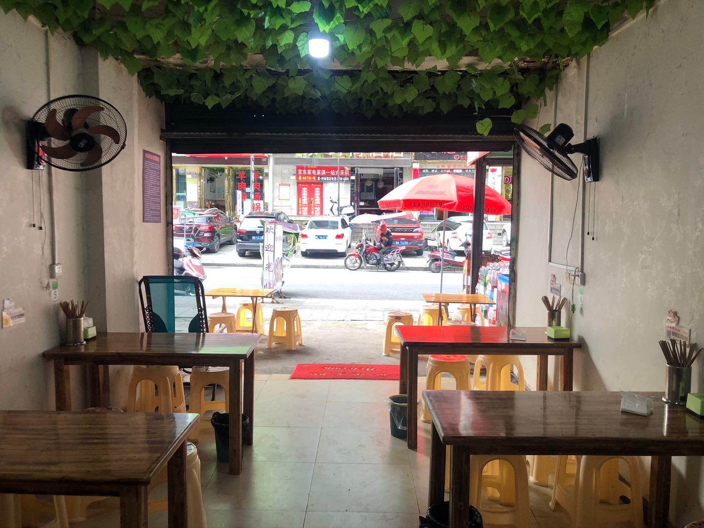 (出租) 营业中砂锅米线转有缘人