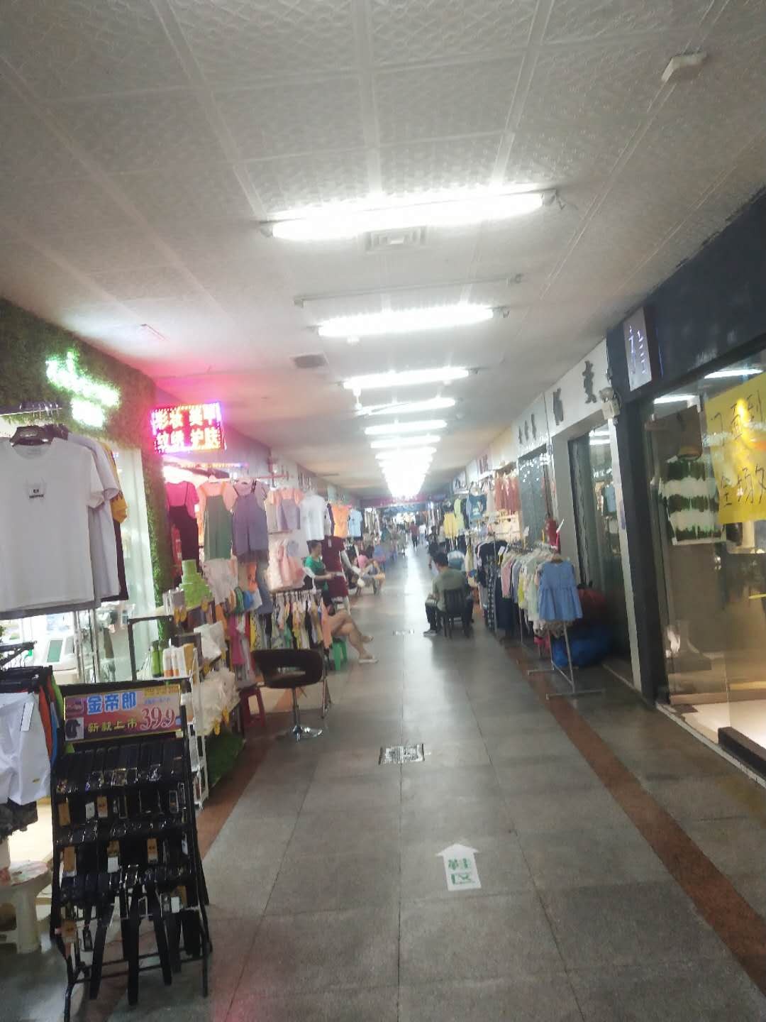 红花岗北京路服装店转让