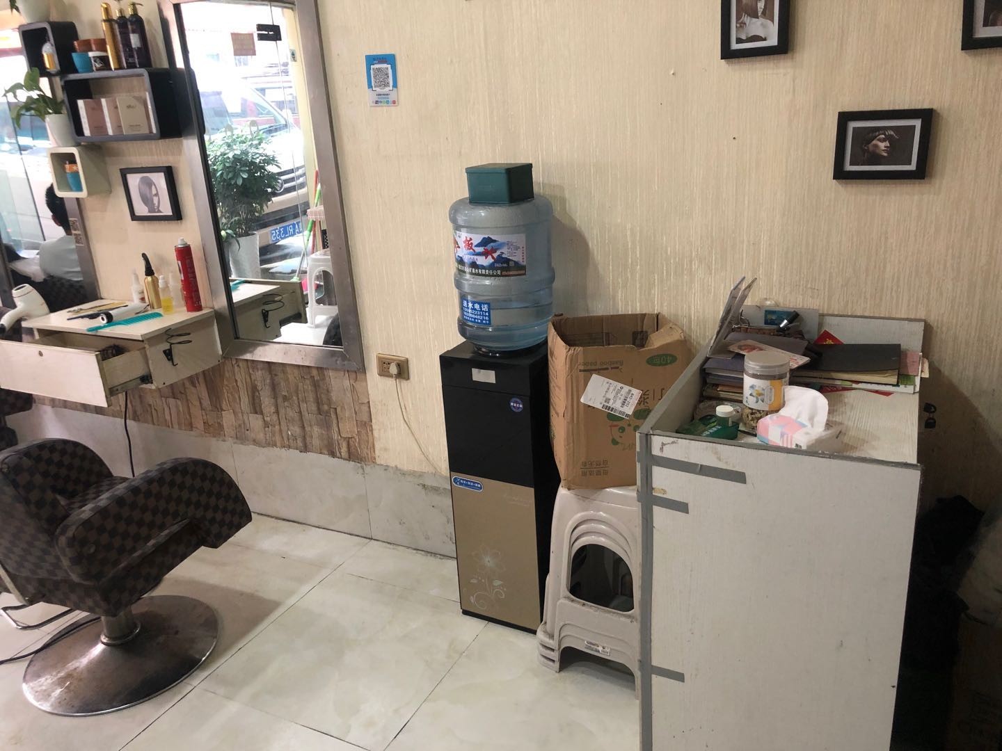 汇川区深圳路美发店低价转让