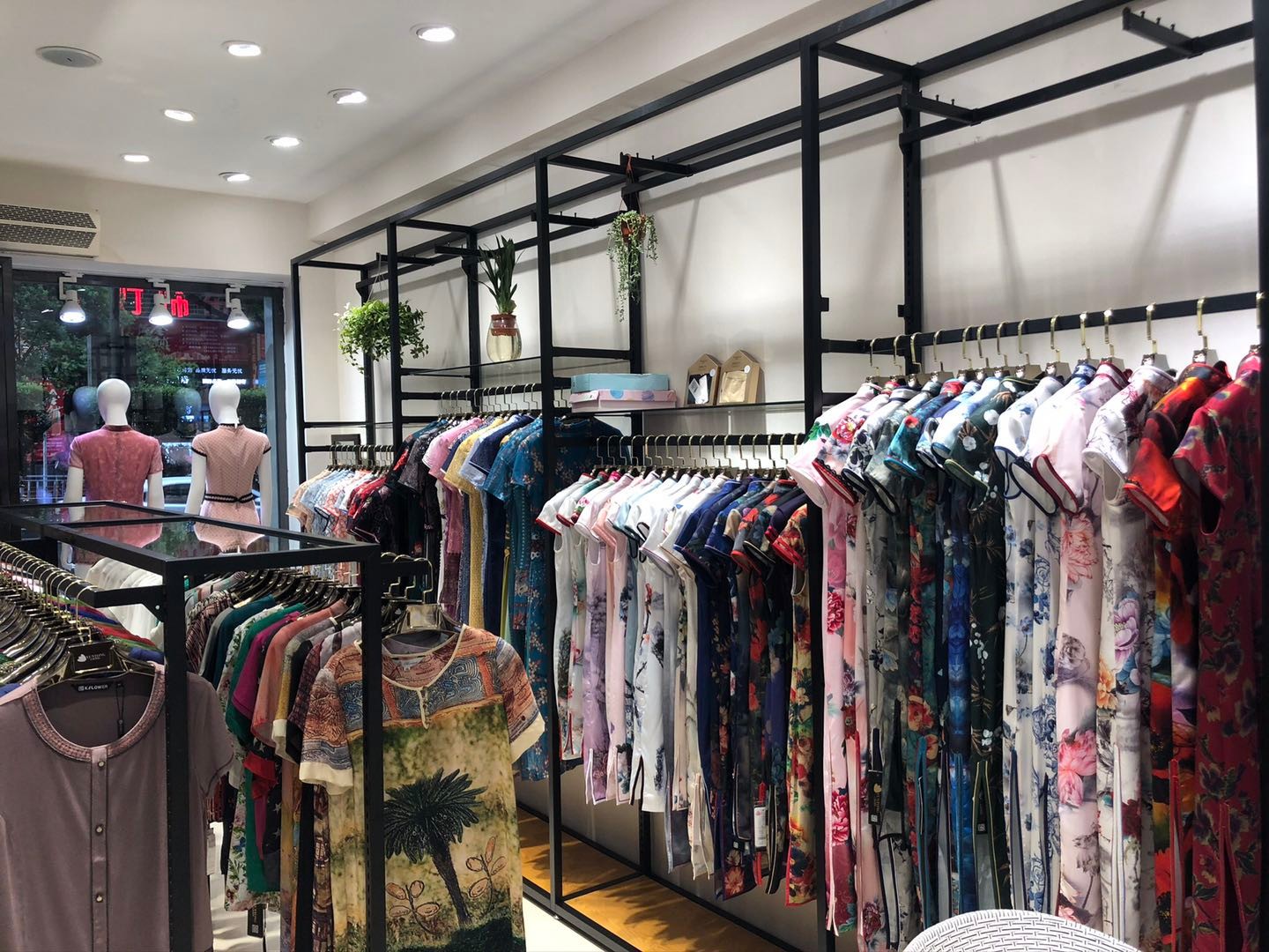 金银新村临街旺铺转让