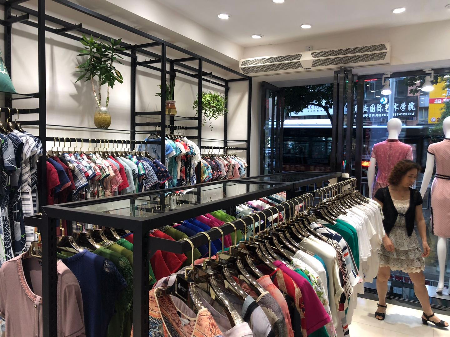 金银新村临街旺铺转让