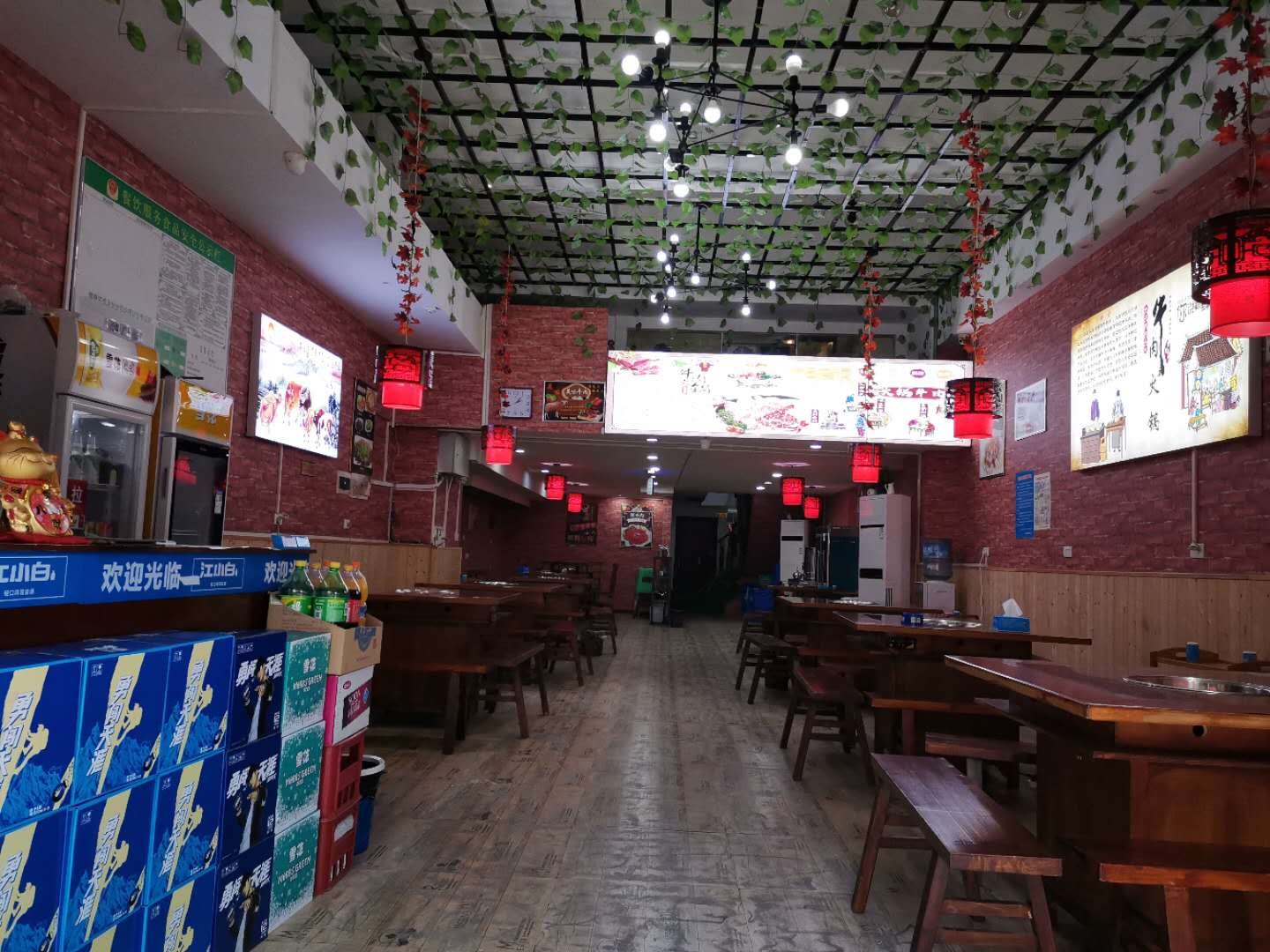 （转让）人流量大，周边有学校大型小区，旁边有消防队