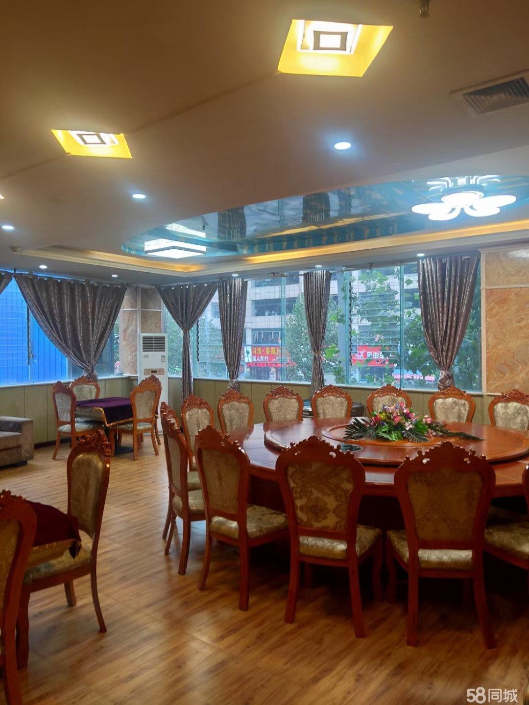 (转让)店铺位于长征镇坪丰村这块，周边居民多，客流稳定，停车方便