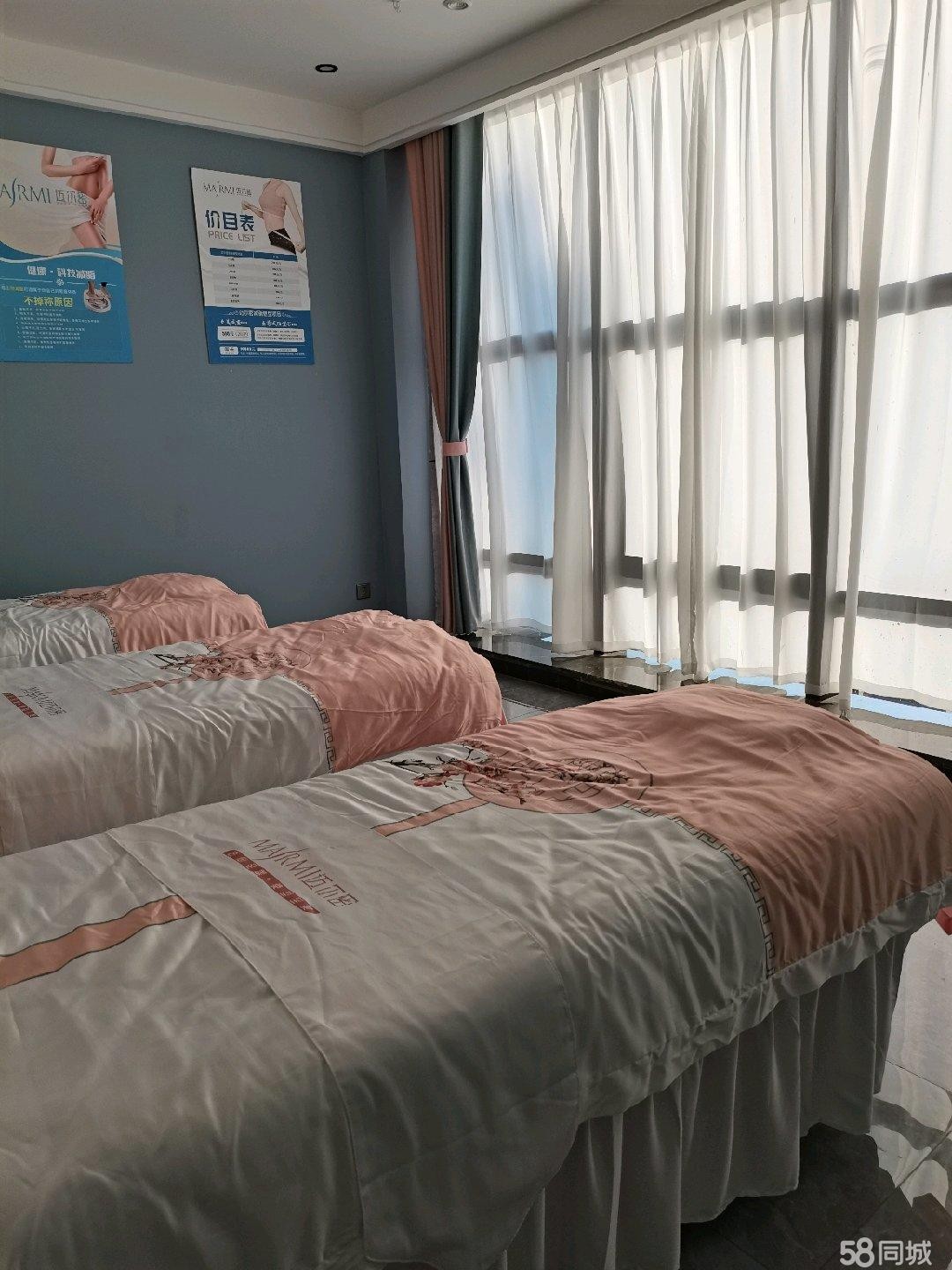 (转让)房子装修特别大气，马路边。一共三层