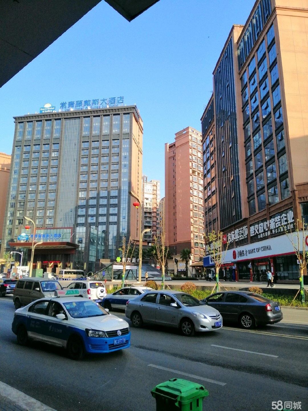 (转让l临街门面转让。人流量大，接手即可营业