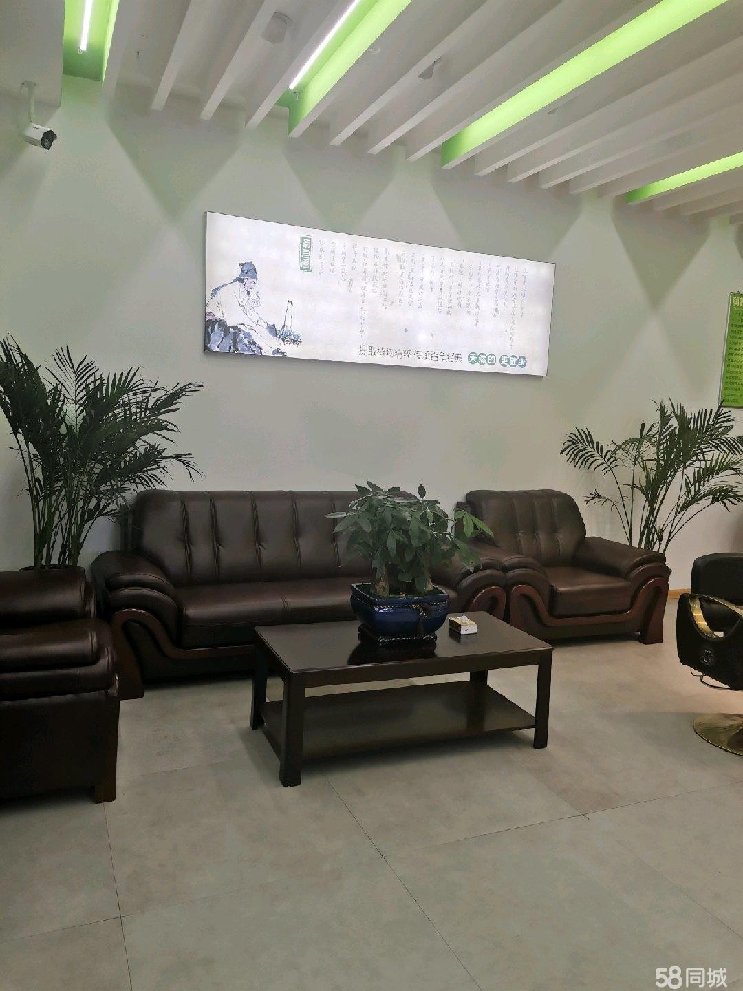 (转让)装修完好，面积宽，有小隔楼3间，包房3间接手可经营