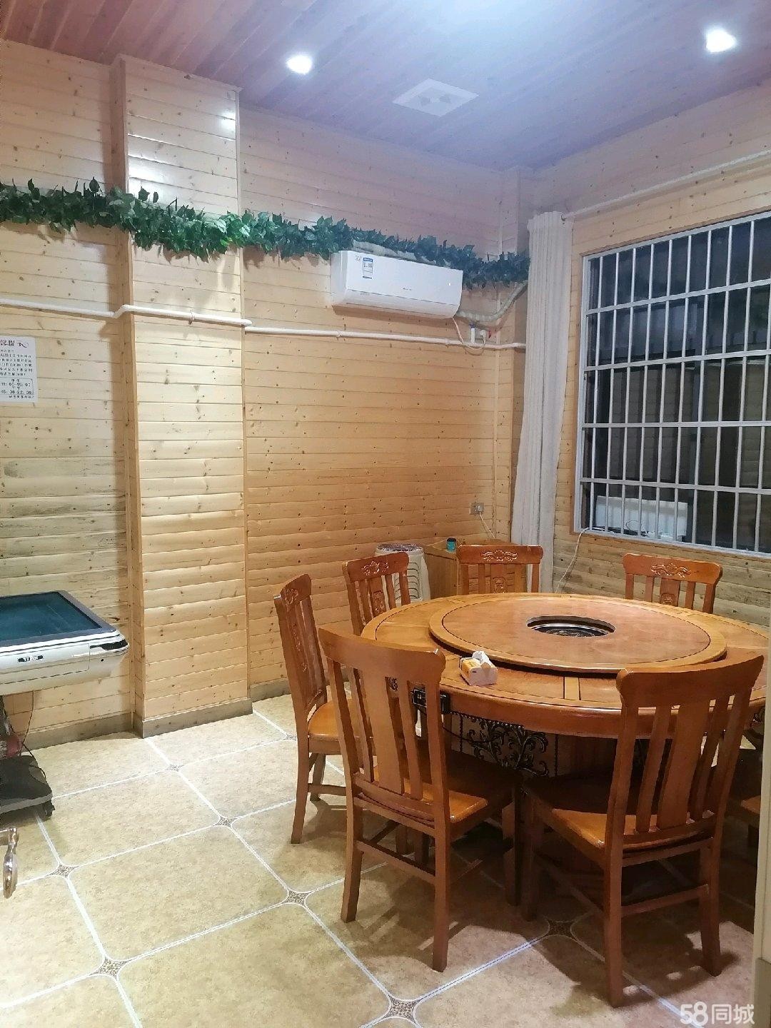 (转让)店面位置位于市政府旁，康兴医院旁人流量大，客源稳定