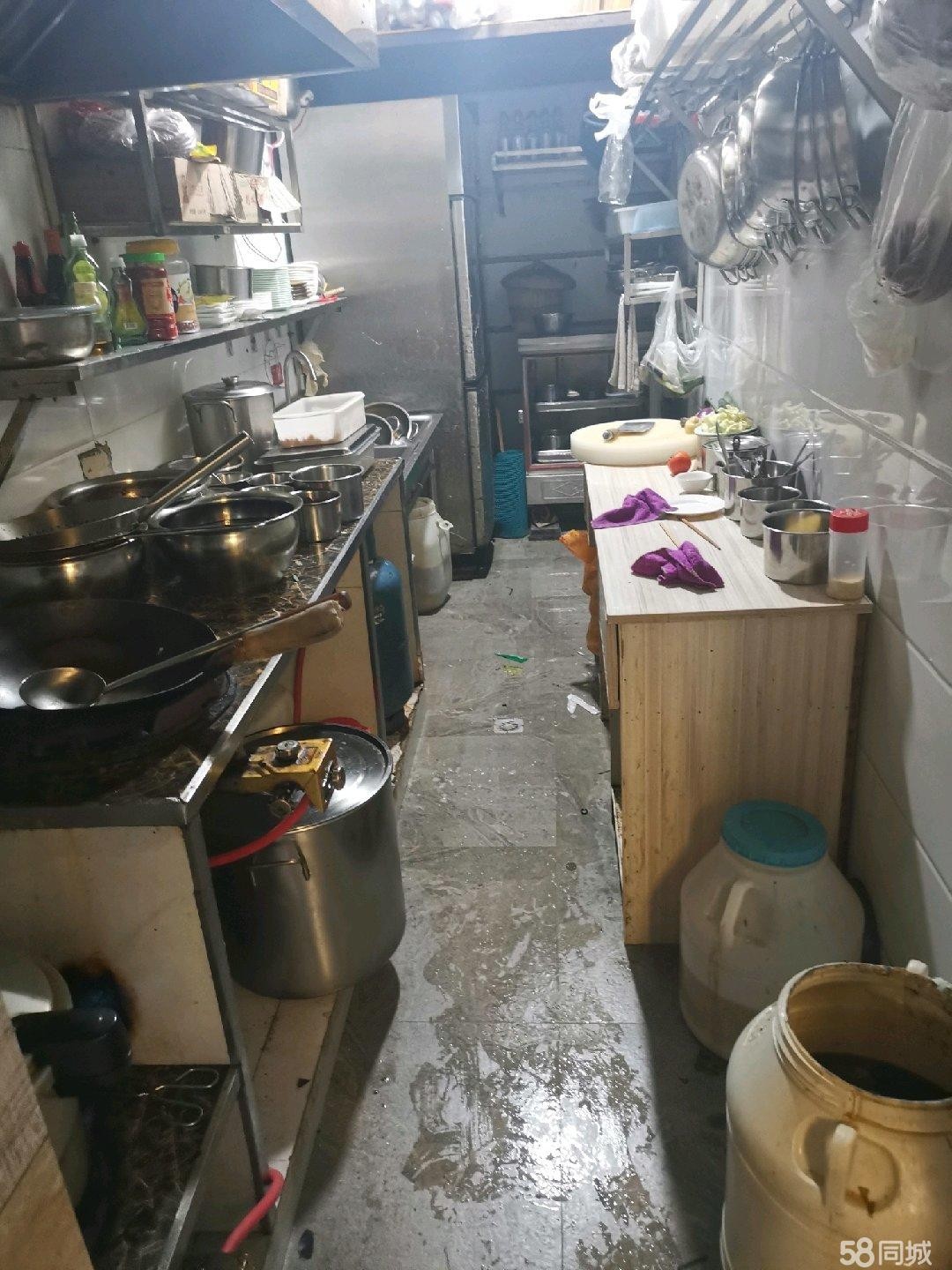(转让)门面方正，人流量大，对面就是医学院，有需要的联系