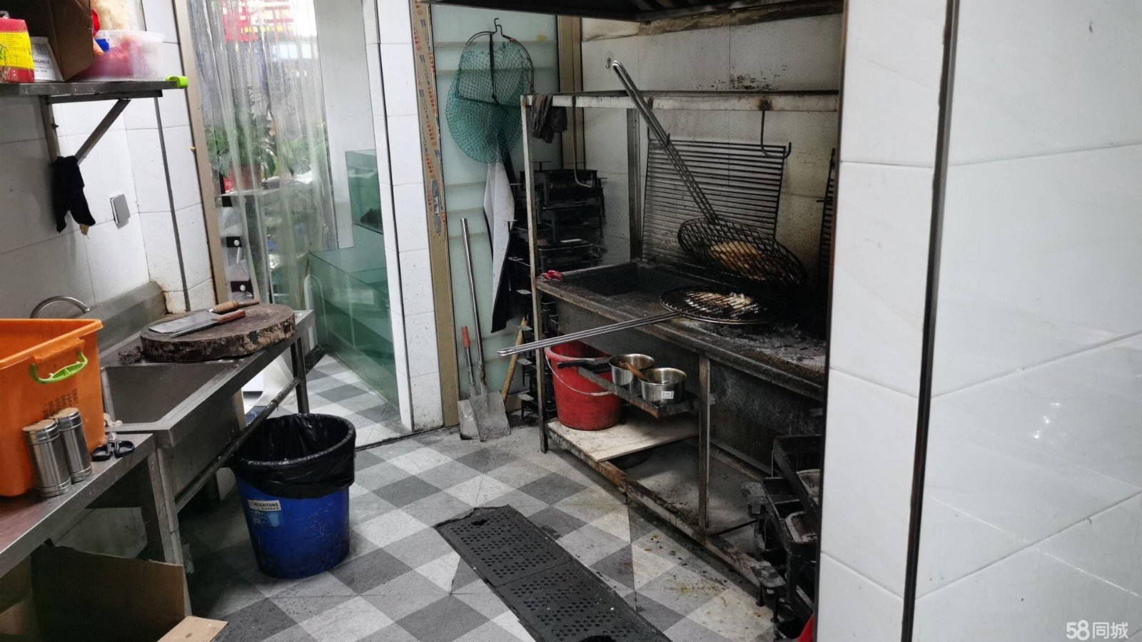 (转让)本店在大恒名城内步行街。周边商铺众多，周边众多小区