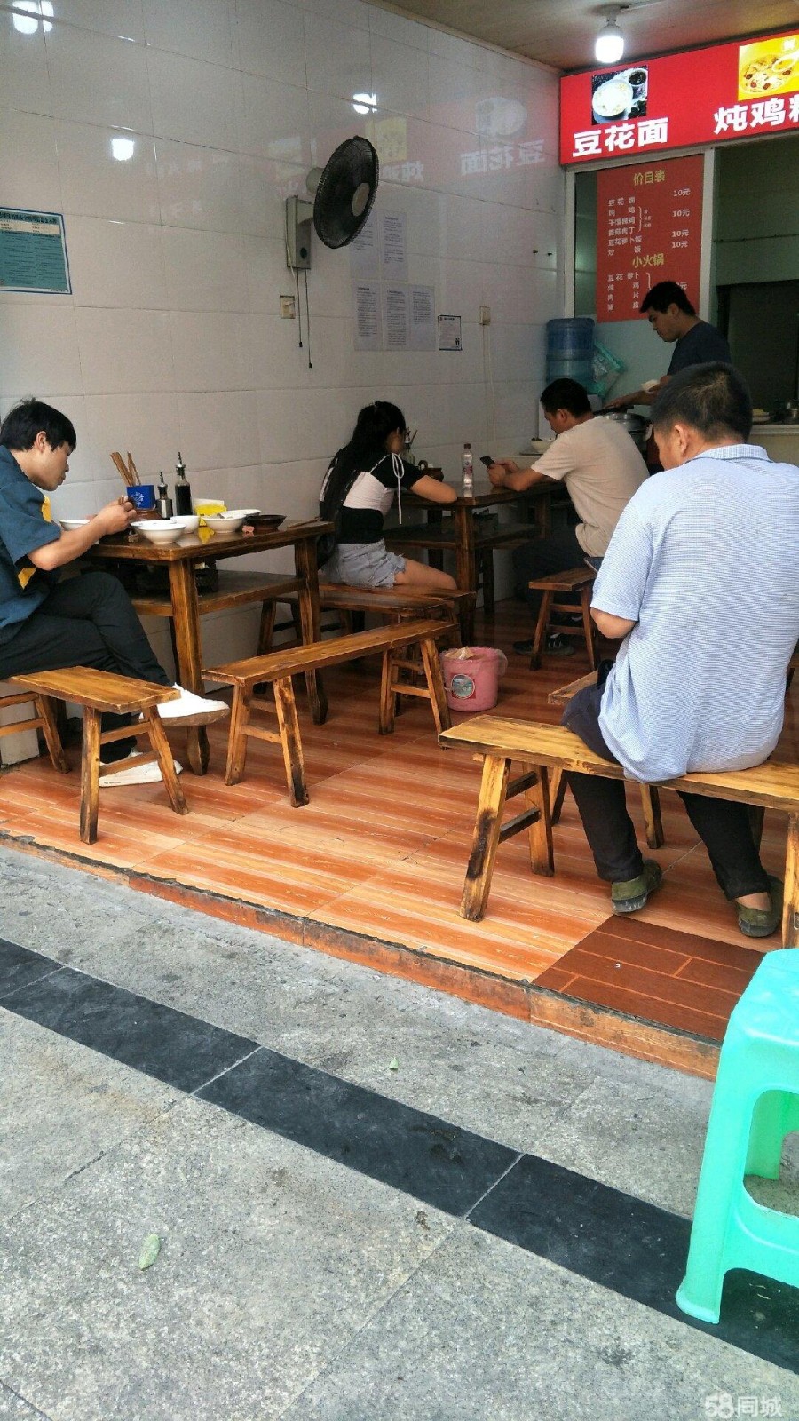 (转让)本门面位于沙河医院前面。临街门面，二层，适合做任何生意。