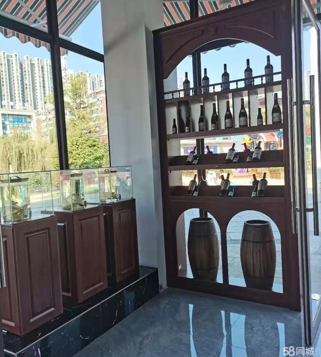 (转让)非中介保利润湖商业街经营多年酱酒品鉴馆转让