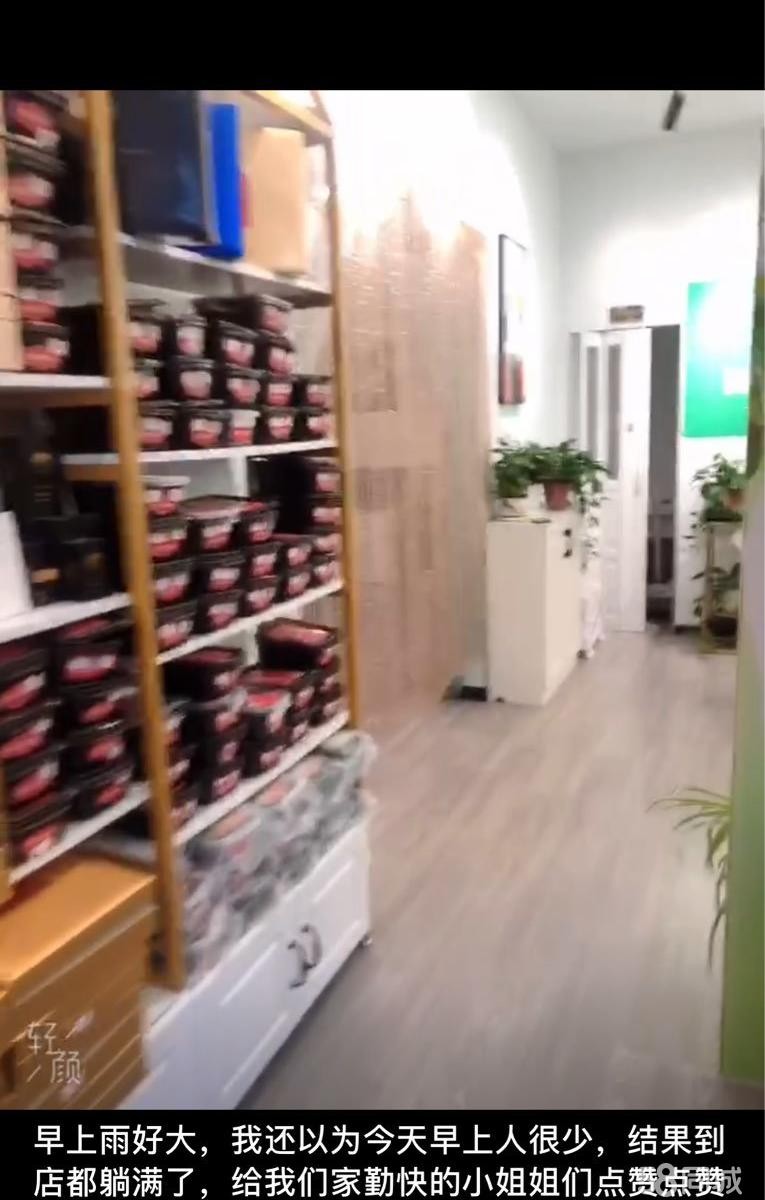 (转让)周边交通方便，小区环境整洁，小区前后门随意进出四通八达