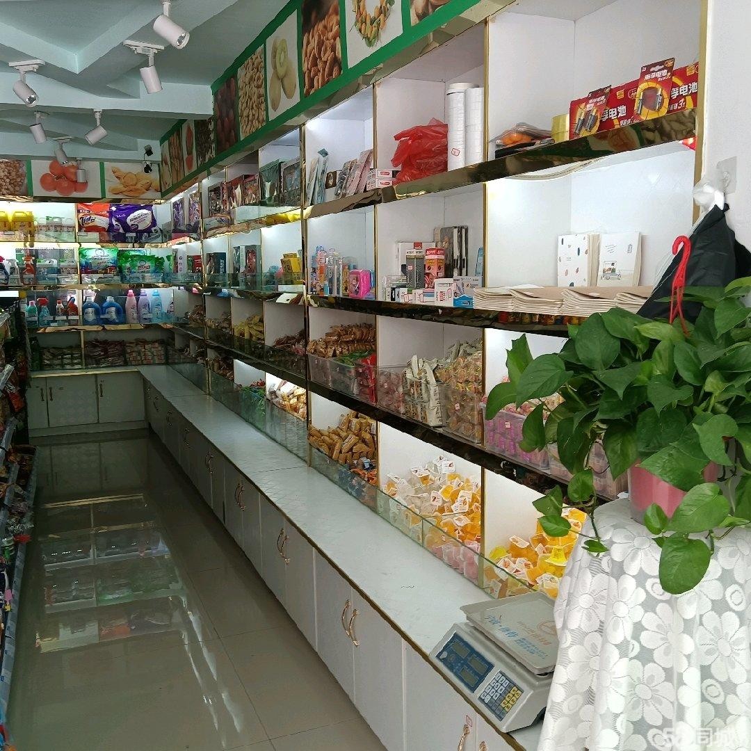 (转让)店门口就是小区停车位，几百米就是小学。