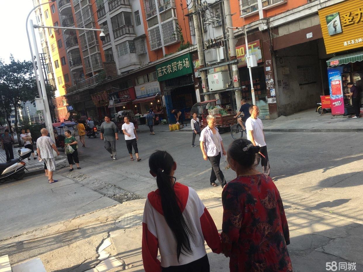 (转让)街边小区门口，农贸市场