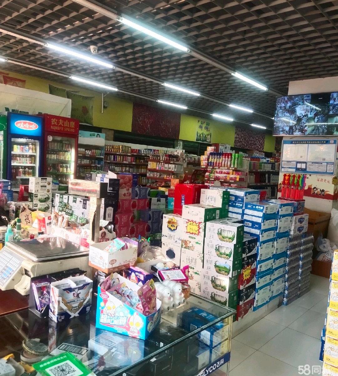 (转让)位于成熟小区门口，八年老店生意稳定。由于本人还有别的店经营。