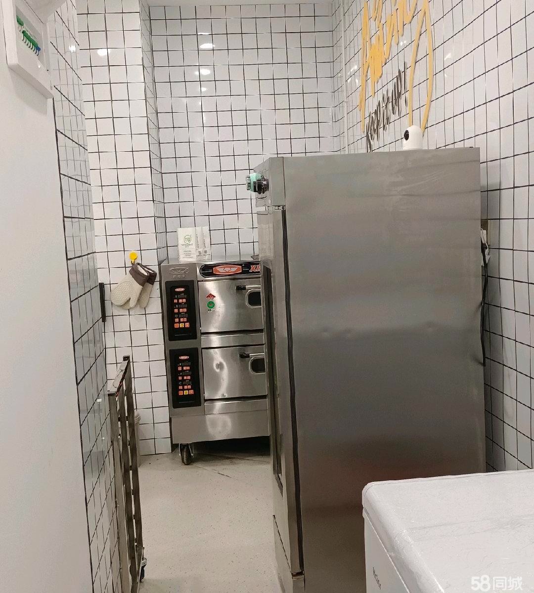 (转让)品牌连锁面包店,无转让费,所需费用是加盟费装修费设备费等。
