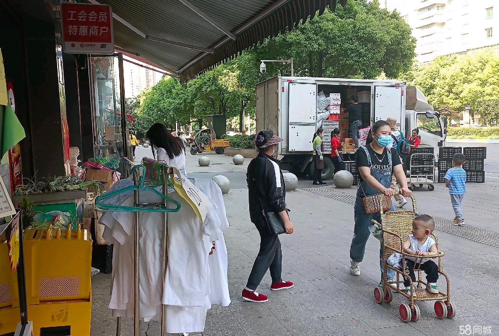 (转让)急转店铺、店铺营业中，有意向的小伙伴随时可以联系我看铺。