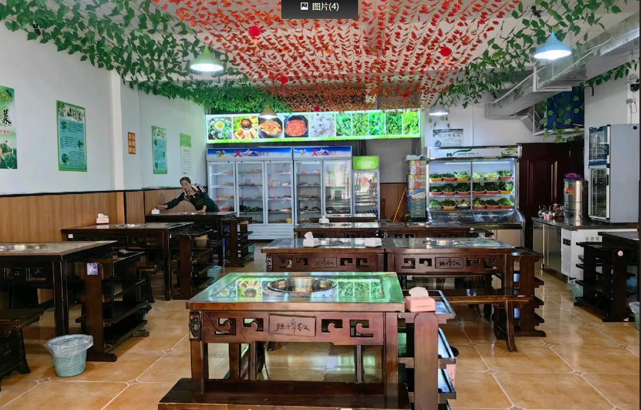(转让)店铺方方正正，停车方便，旁边一个大型超市