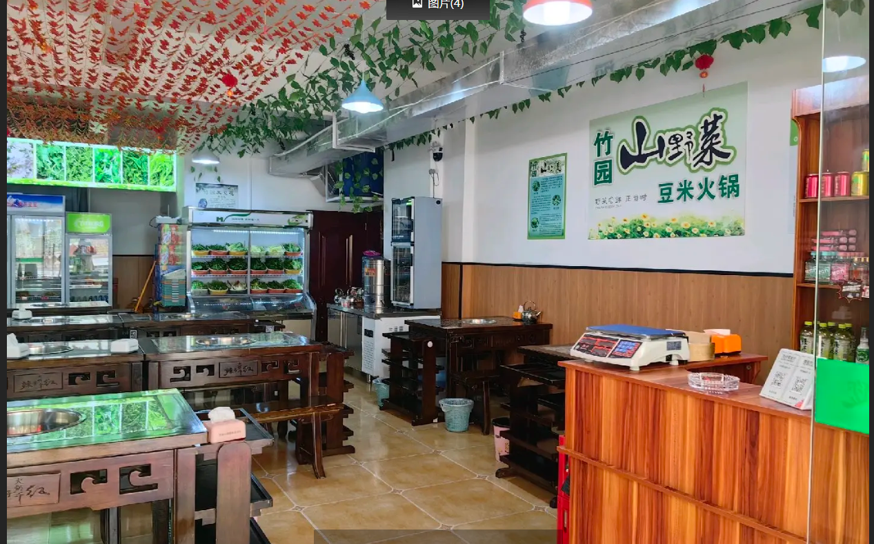 (转让)店铺方方正正，停车方便，旁边一个大型超市