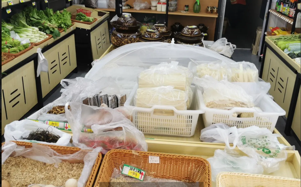 (转让)小区正大门口，中，门店9个社群资源