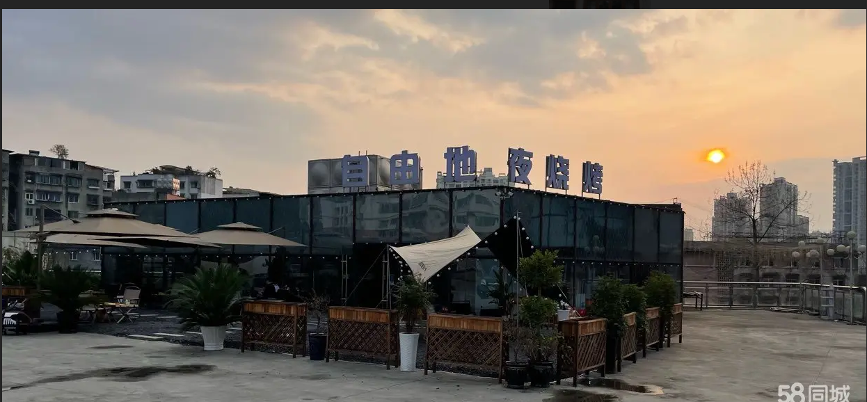 (转让)室内140平方，室外200+平方。户外风。