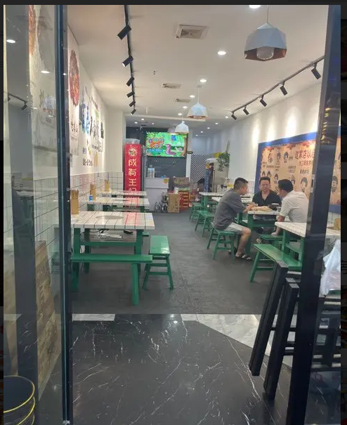 (转让)苏州路网红街，目前是汇川区热闹的路段，人流大，政策好,
