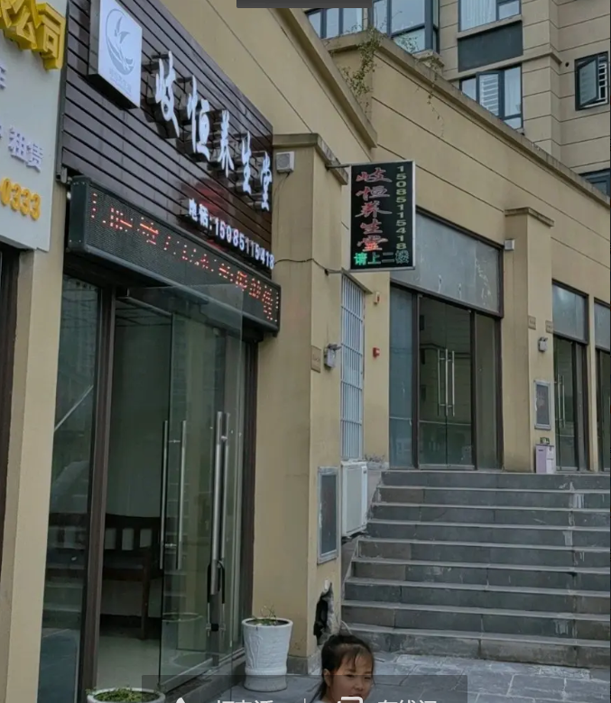 (转让)习水县八中对面，95平方，装修好的养生店，接手可经营.