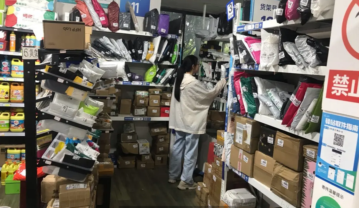 (转让)房租便宜，商品房改成商铺，前后都有门，展示面大