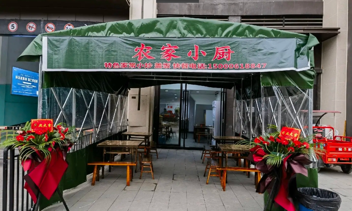 (转让)门面56平方，店面小区出入口旁