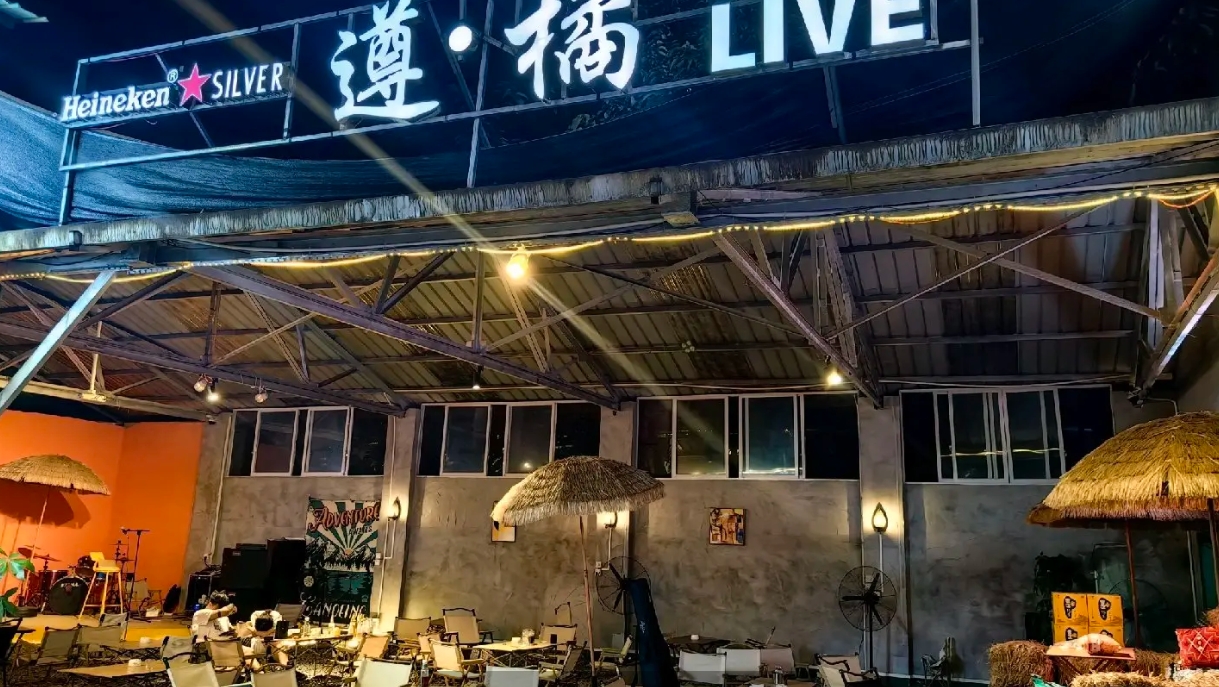 (转让)火柴厂附近经营中酒吧转让，不扰民可排烟下水，适合经营各种生意