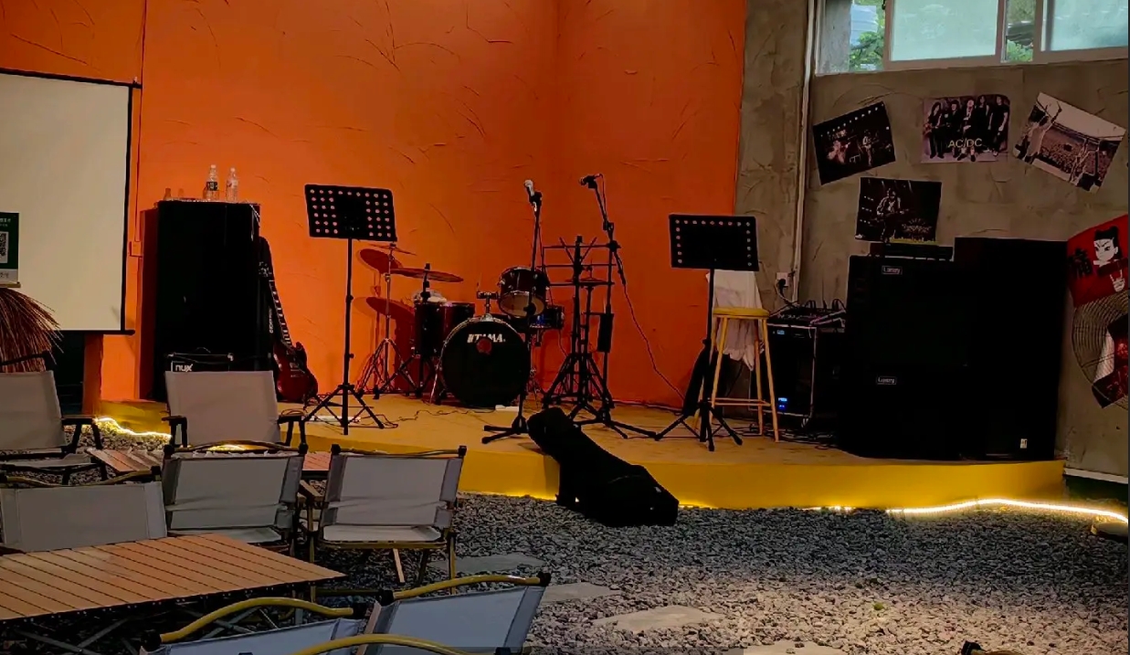 (转让)火柴厂附近经营中酒吧转让，不扰民可排烟下水，适合经营各种生意