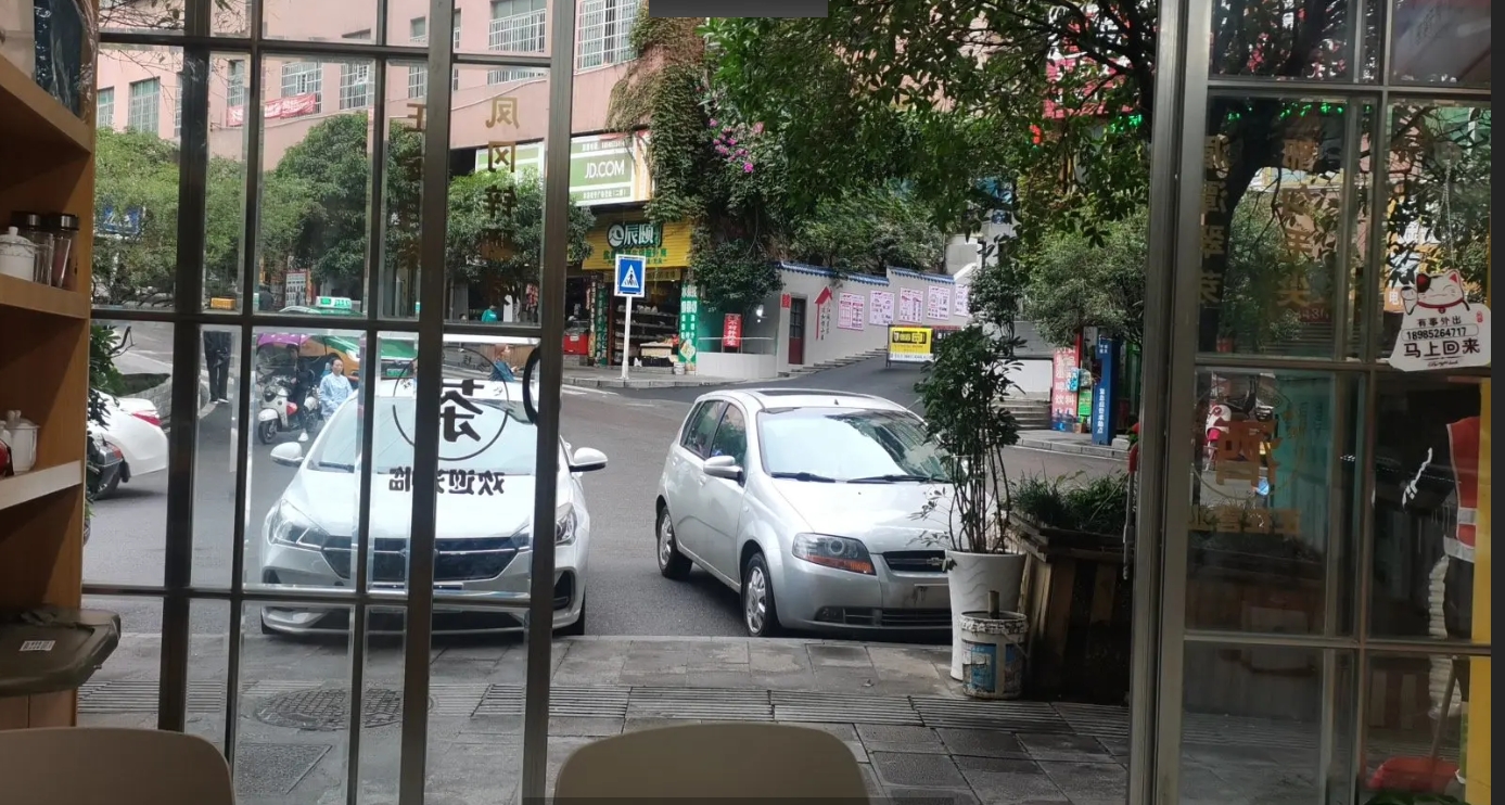 (转让)中环花园EF区商住楼B栋1-14号门面