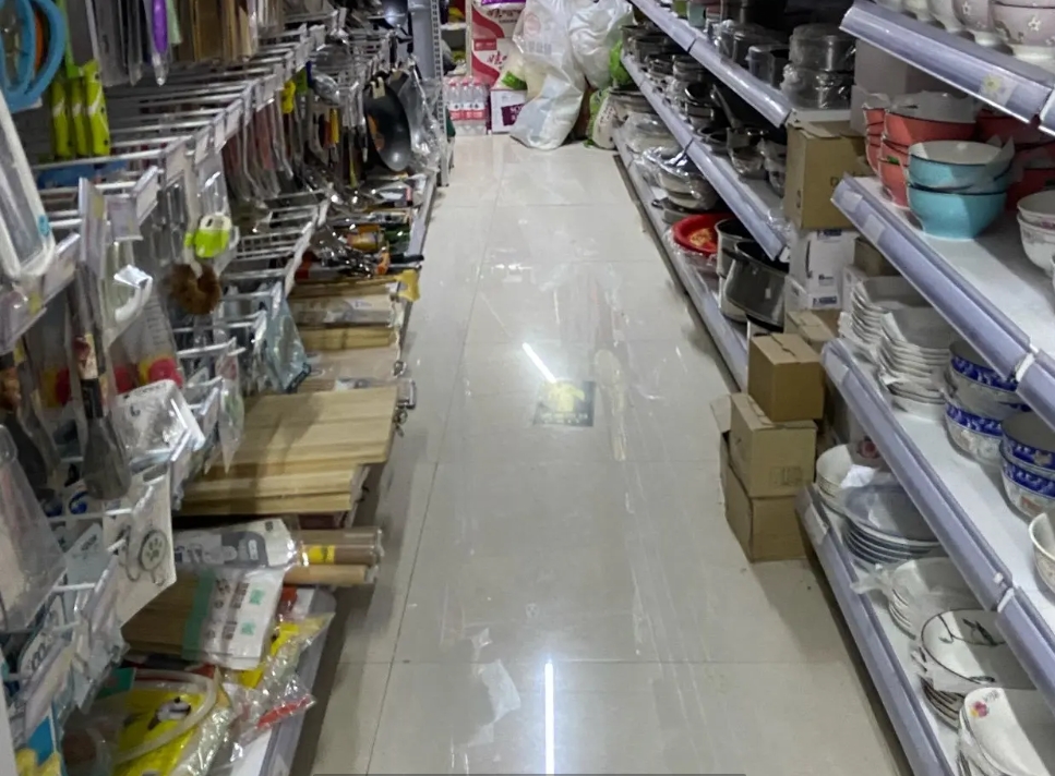 (转让)地段非常得好经营6年的老店稳定的顾客