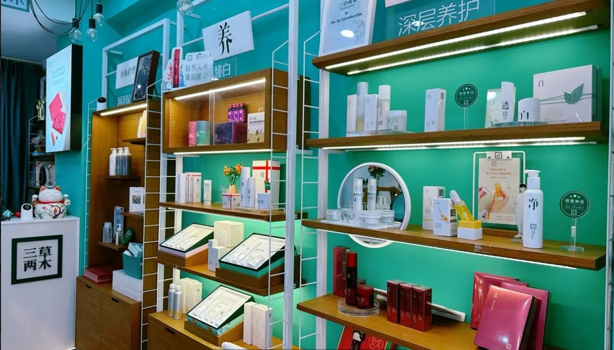 (转让)临街门面，新装修，含6个月房租，周围紧挨菜市场，医院，幼儿园