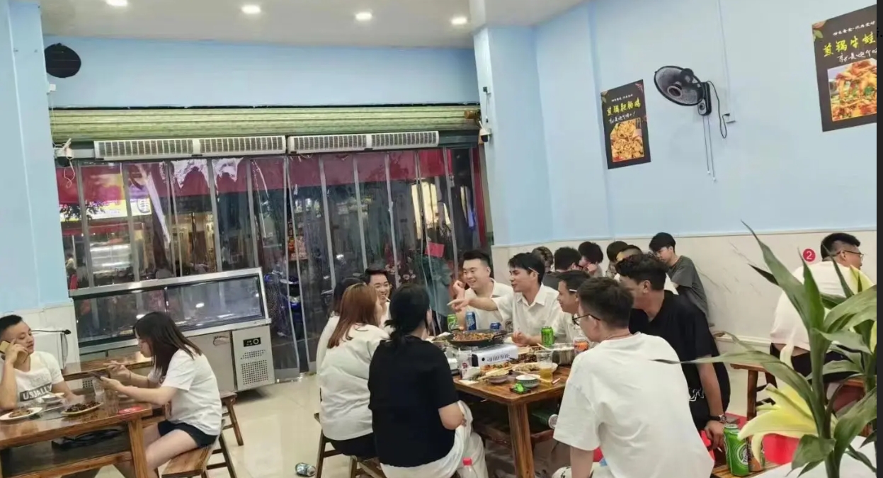 (转让)营业中临街商铺，位置好，客源稳定，设备齐全，接手即刻营业，