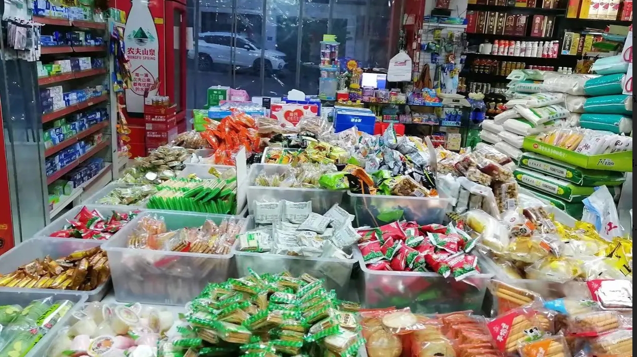 (转让)临街铺面。过往人流密集