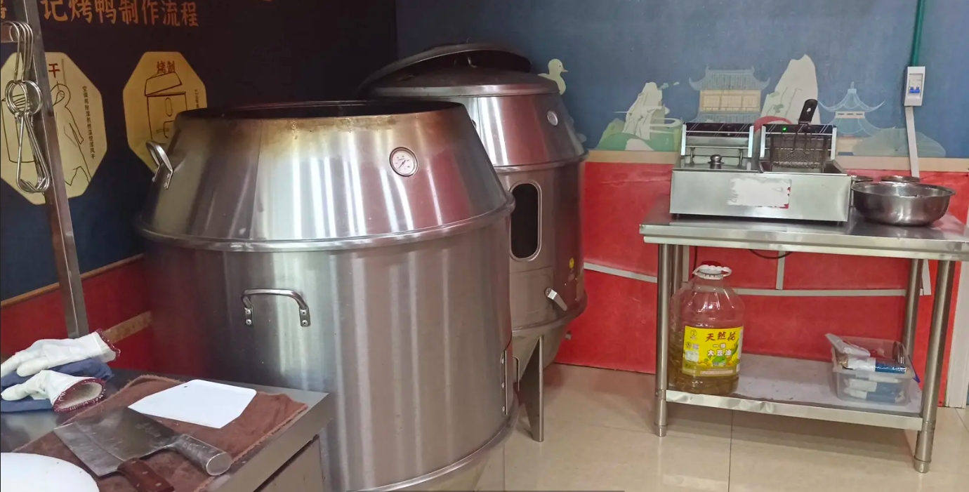 (转让)附近有学校，店铺已经经营一年多,是烤鸭加盟店