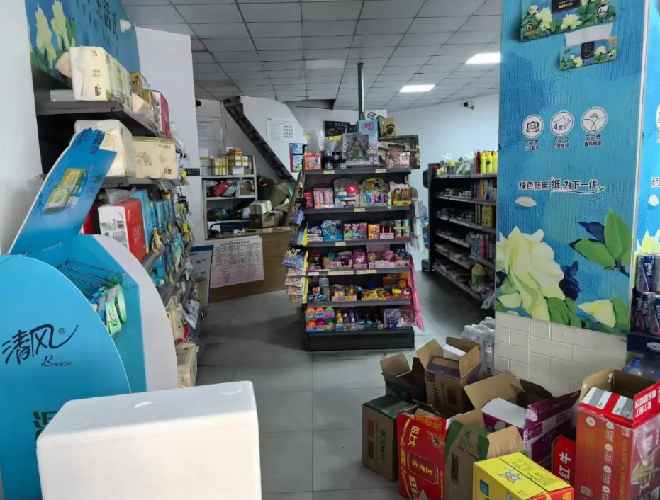 (转让)中便利店，转手可经营。桶装水加包裹