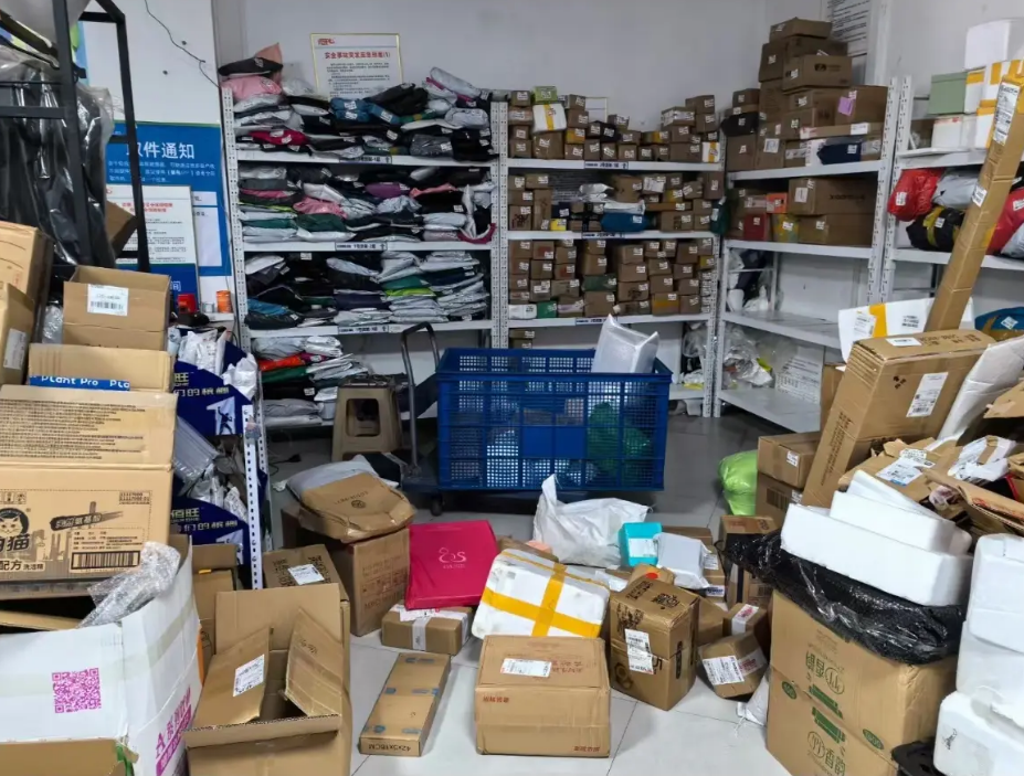 (转让)中便利店，转手可经营。桶装水加包裹