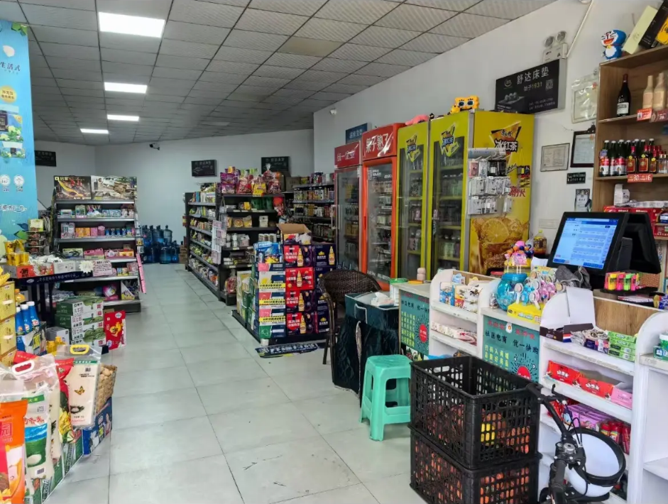(转让)中便利店，转手可经营。桶装水加包裹