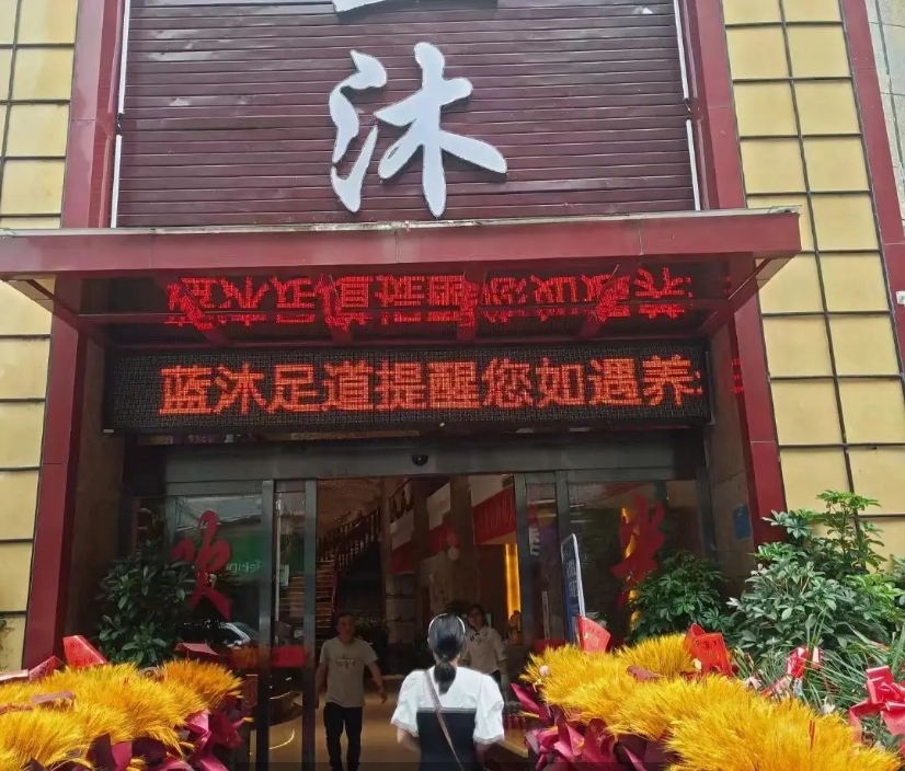 (转让)旁边就是独立停车场、价格便宜、手续齐全、接手就可以经营