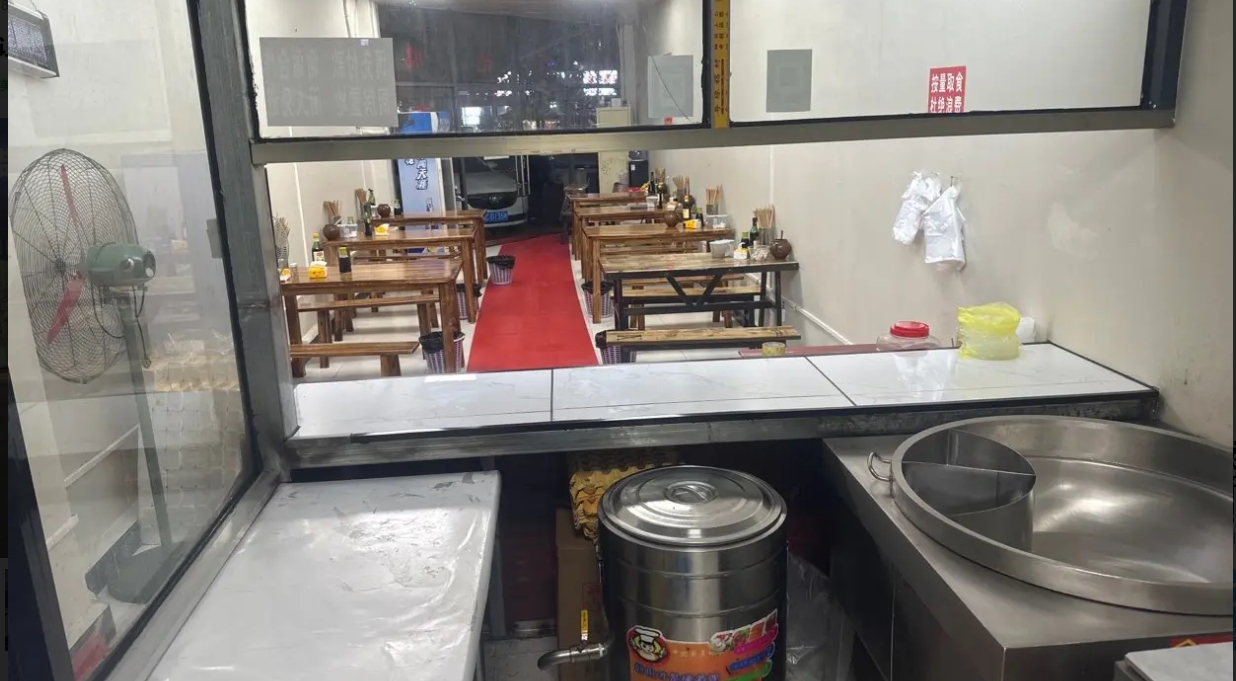 (转让)小区出入口。人流大。.