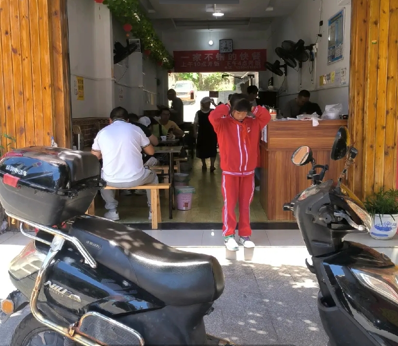 (转让)翡翠路104号，九哥快餐店