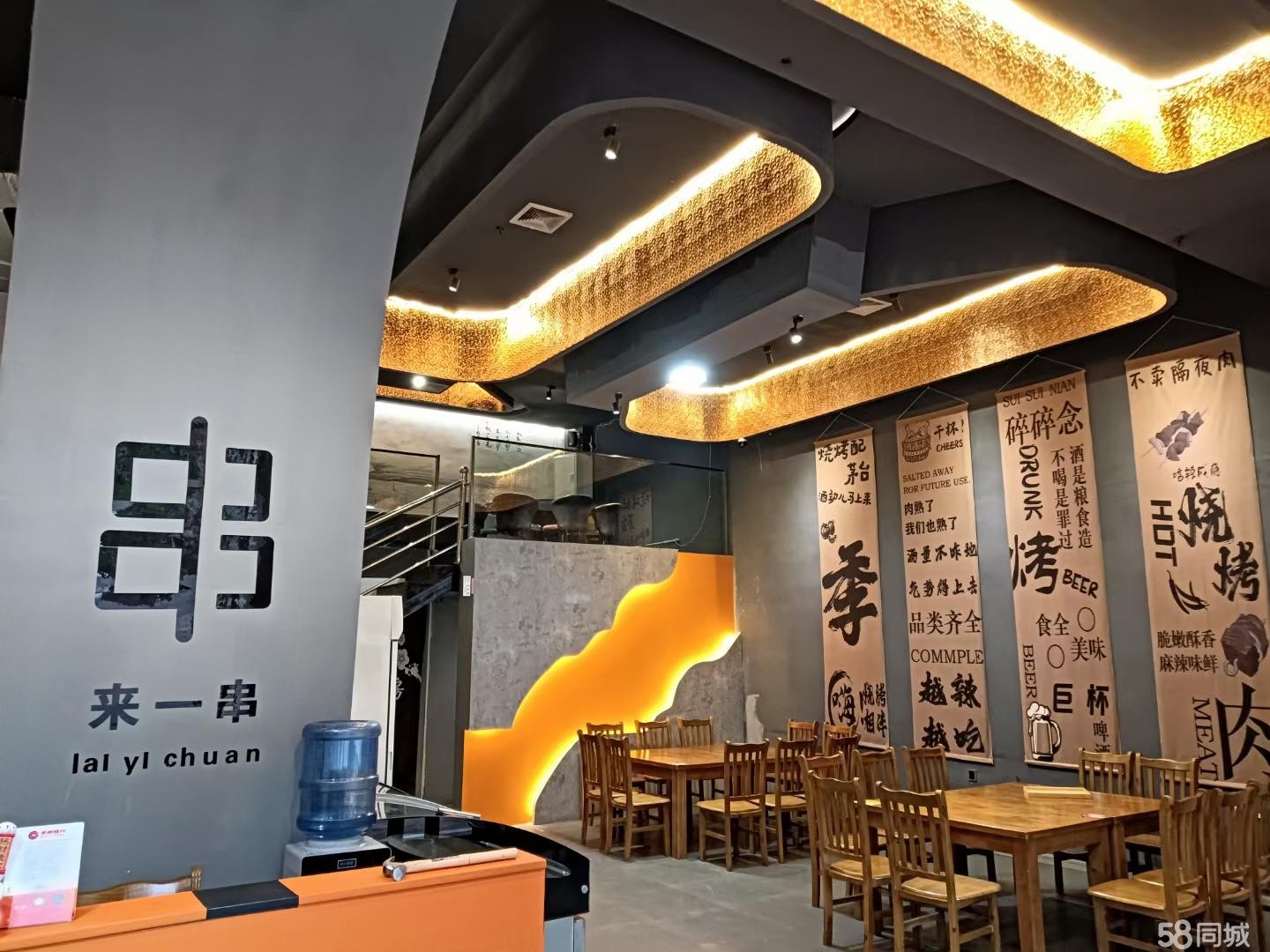 (转让)从贵州银行旁边一进来就看得到，正对路口