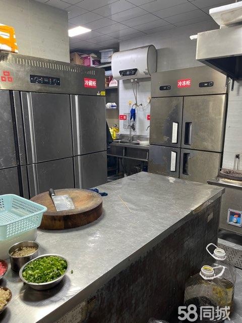 (转让)旺铺装让，本人无心经营，做宵夜的好位置，人流量大（中介勿扰)