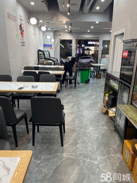(转让)旺铺装让，本人无心经营，做宵夜的好位置，人流量大（中介勿扰)