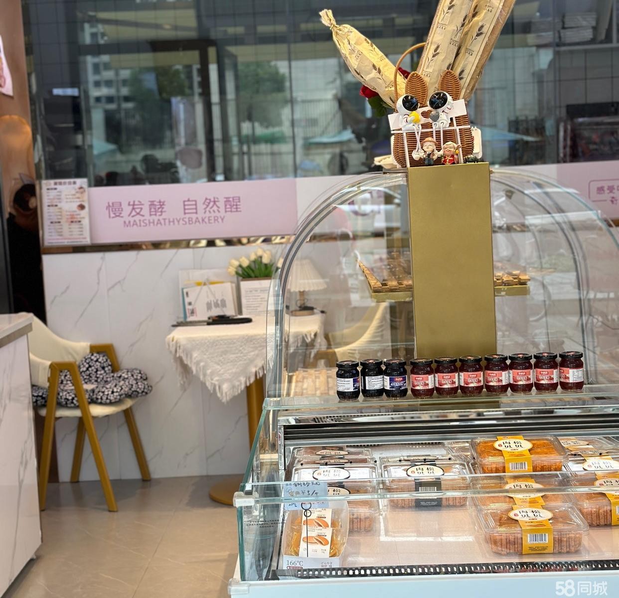 转让)小店干净整洁，位置优越也在学校旁边