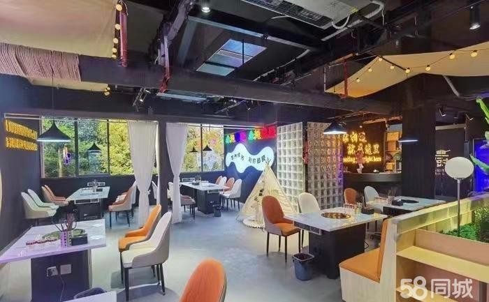 (转让)位于春生彼岸，外面有专用的停车场可以停30个车