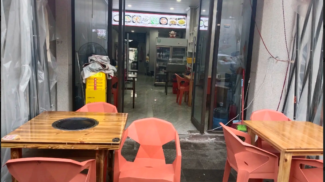 (转让)位于理想城，瑞溪公交站，新装修店里，接手均可经营